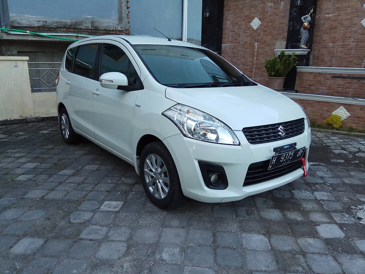 Suzuki Ertiga, a seven-seat multi-purpose vehicle, photographed from the front three-quarter angle